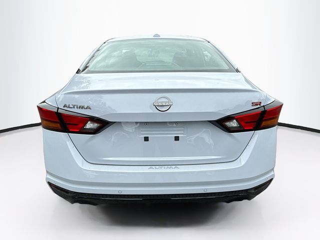 2025 Nissan Altima SR - Photo 6