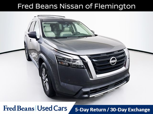 2023 Nissan Pathfinder SL's photo