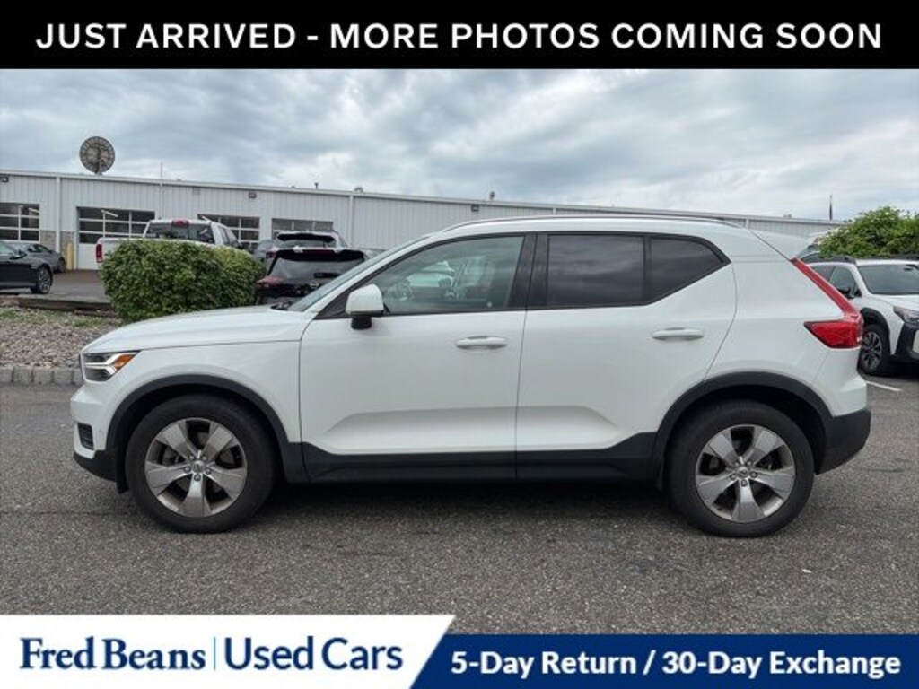 Certified 2019 Volvo XC40 Momentum SUV