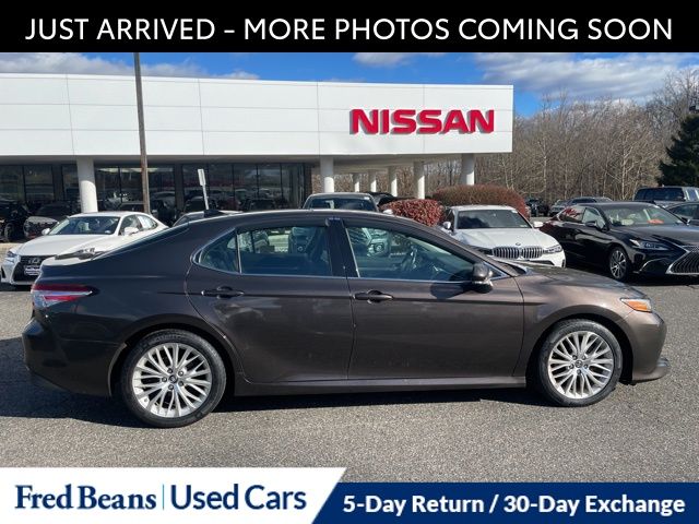 2019 Toyota Camry XLE photo 2