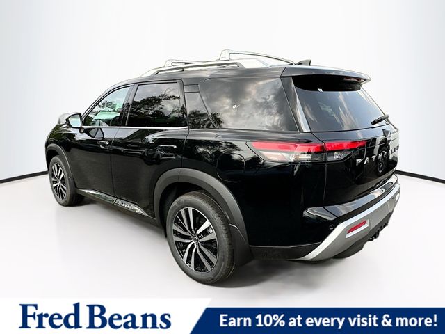 2025 Nissan Pathfinder Platinum photo 2