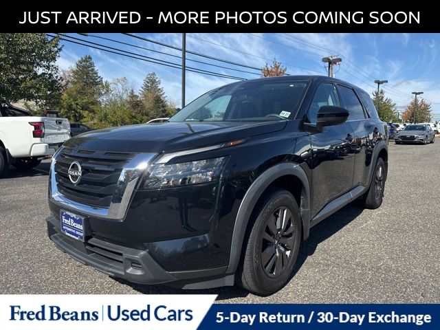 2023 Nissan Pathfinder S photo 2