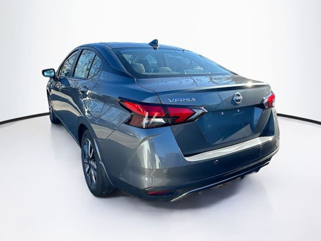 New 2025 Nissan Versa 1.6 SV Sedan