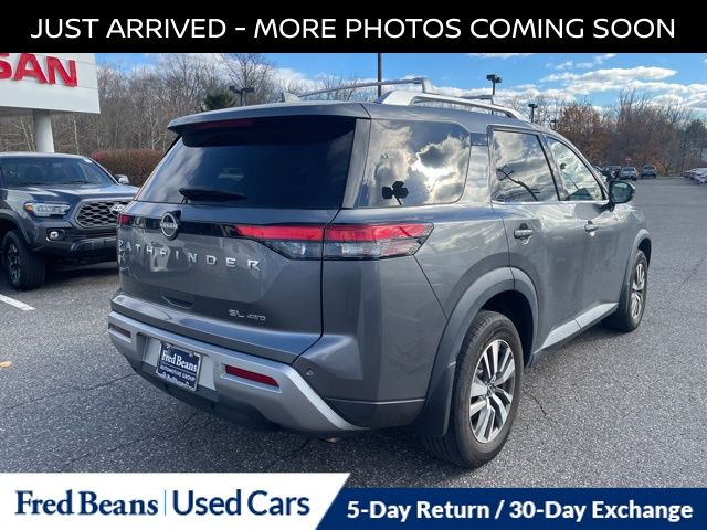 2023 Nissan Pathfinder SL photo 2
