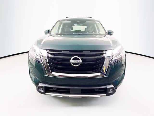 2023 Nissan Pathfinder SL photo 2