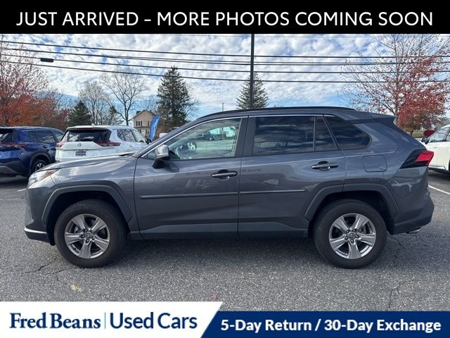 2022 Toyota RAV4 XLE photo 4
