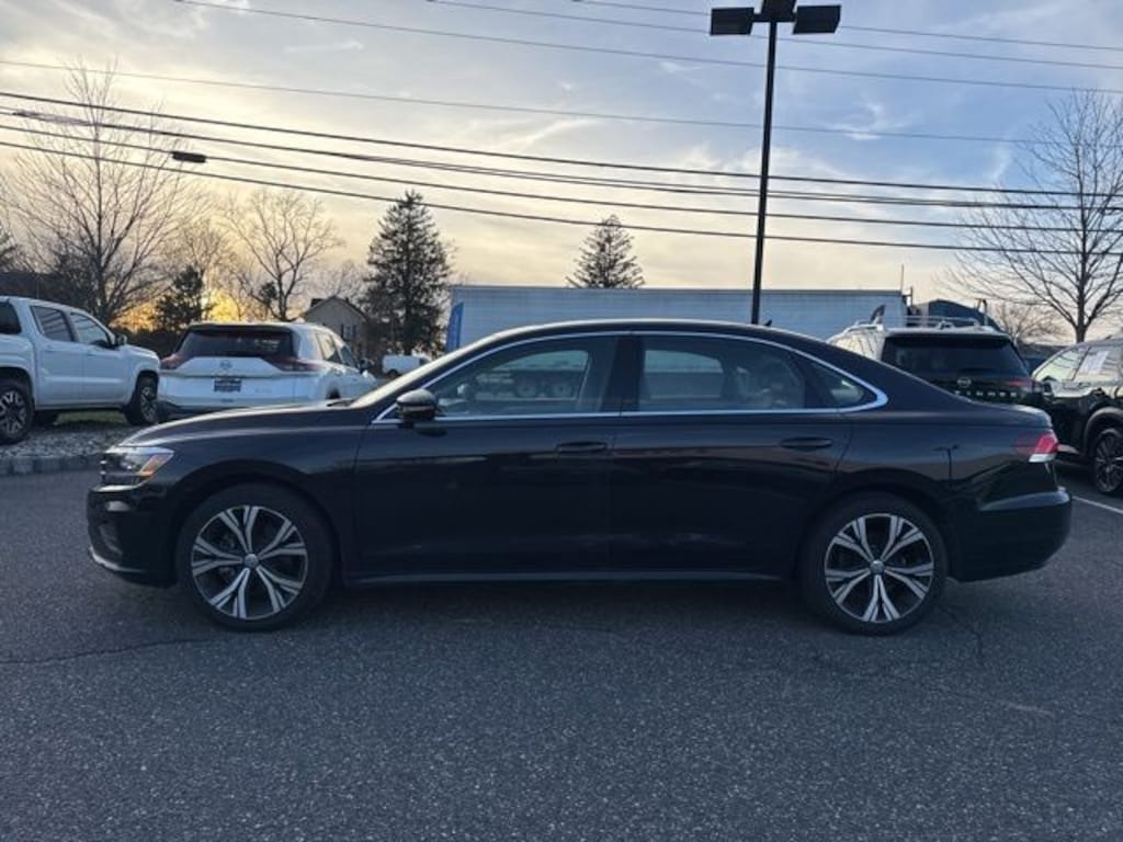Used 2022 Volkswagen Passat 2.0T SE Sedan