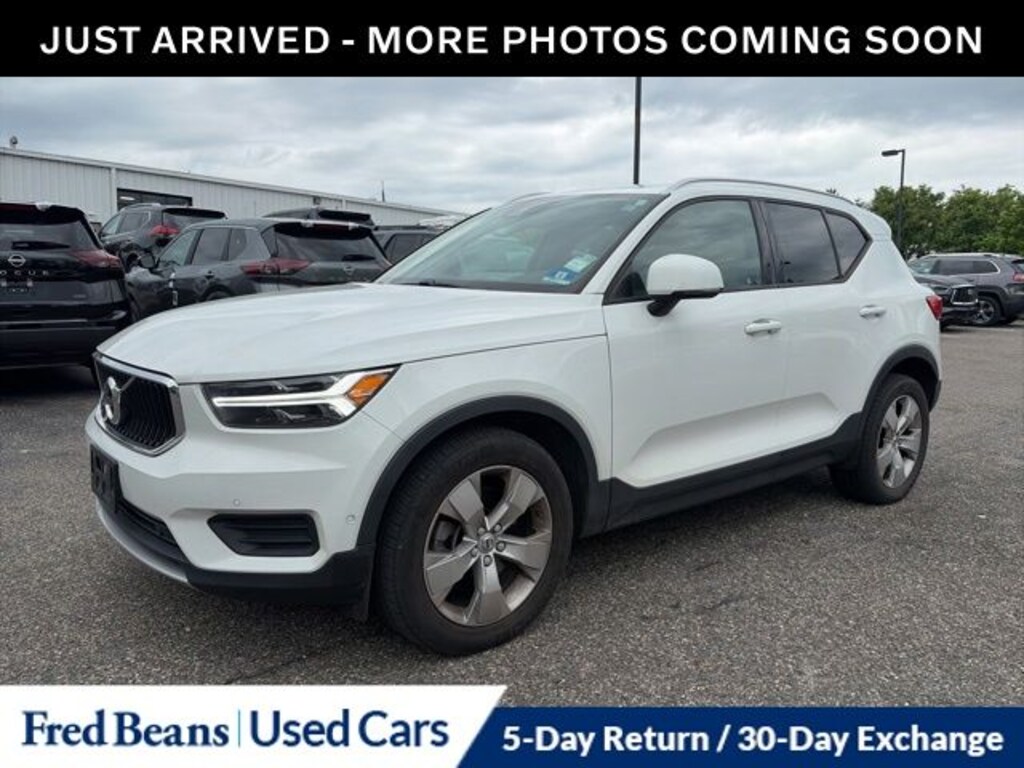 Certified 2019 Volvo XC40 Momentum SUV