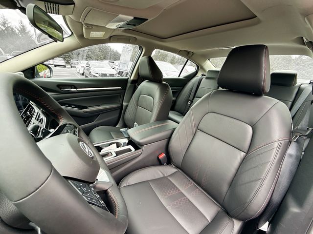 2025 Nissan Altima SR - Photo 13