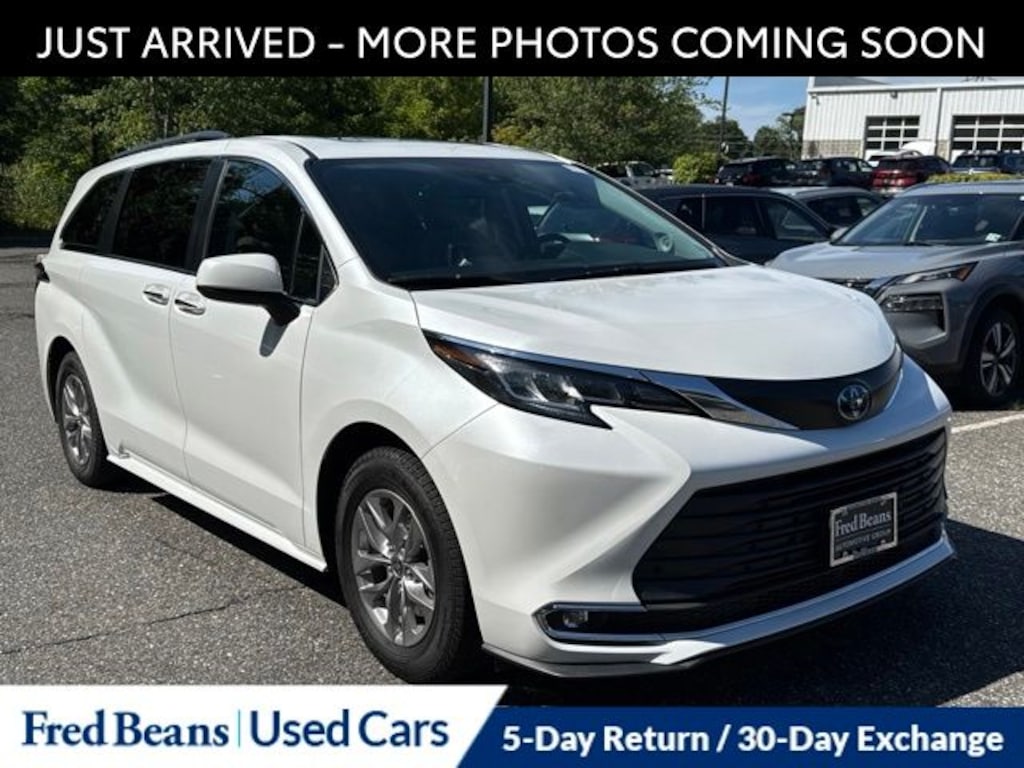Certified 2022 Toyota Sienna XLE Van Passenger Van