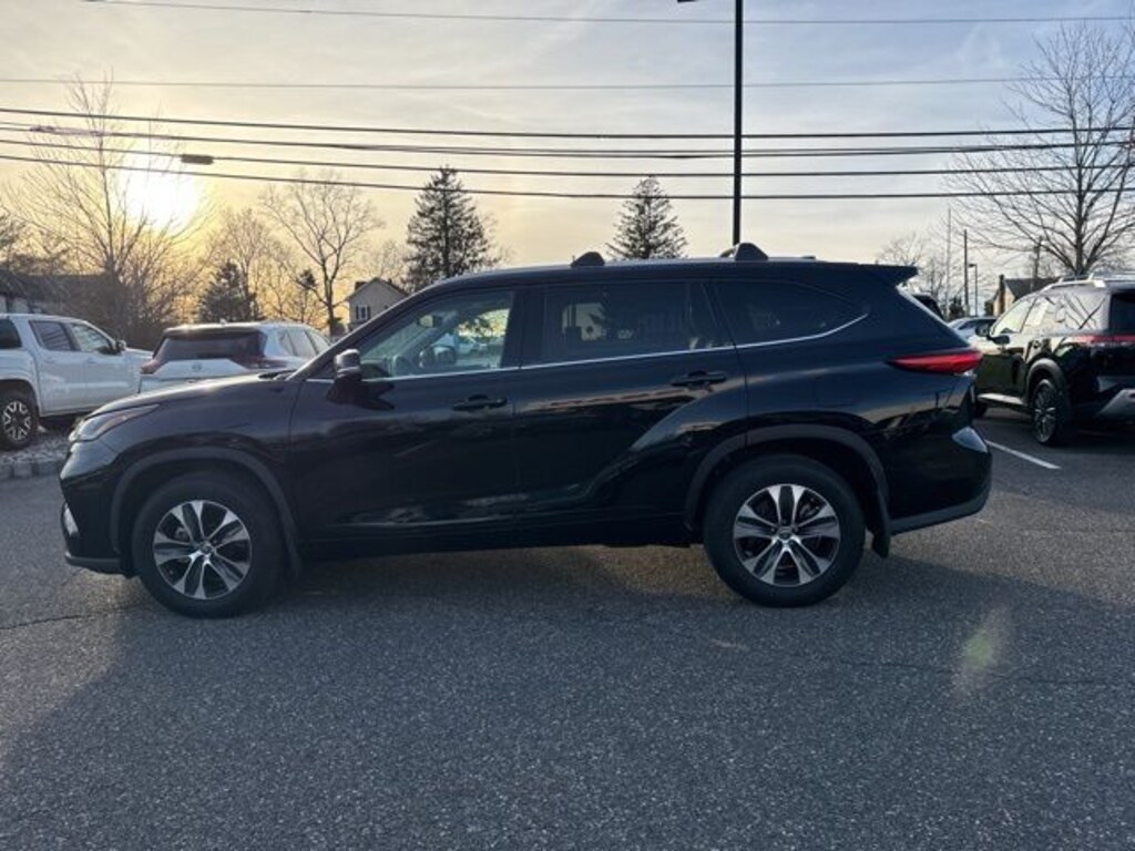 Used 2022 Toyota Highlander XLE SUV