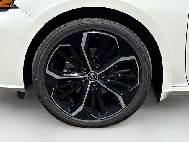 2025 Nissan Altima SR - Photo 19