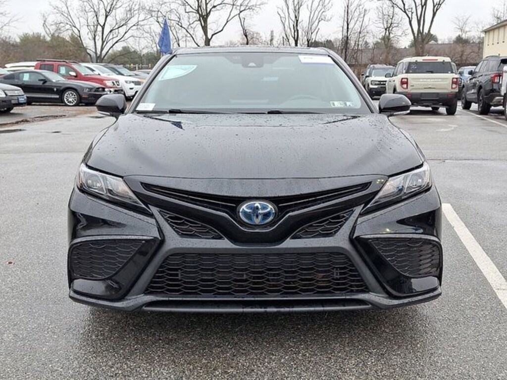 Used 2022 Toyota Camry Hybrid SE Sedan