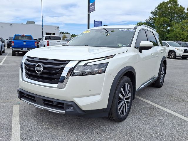 2022 Nissan Pathfinder Platinum photo 2