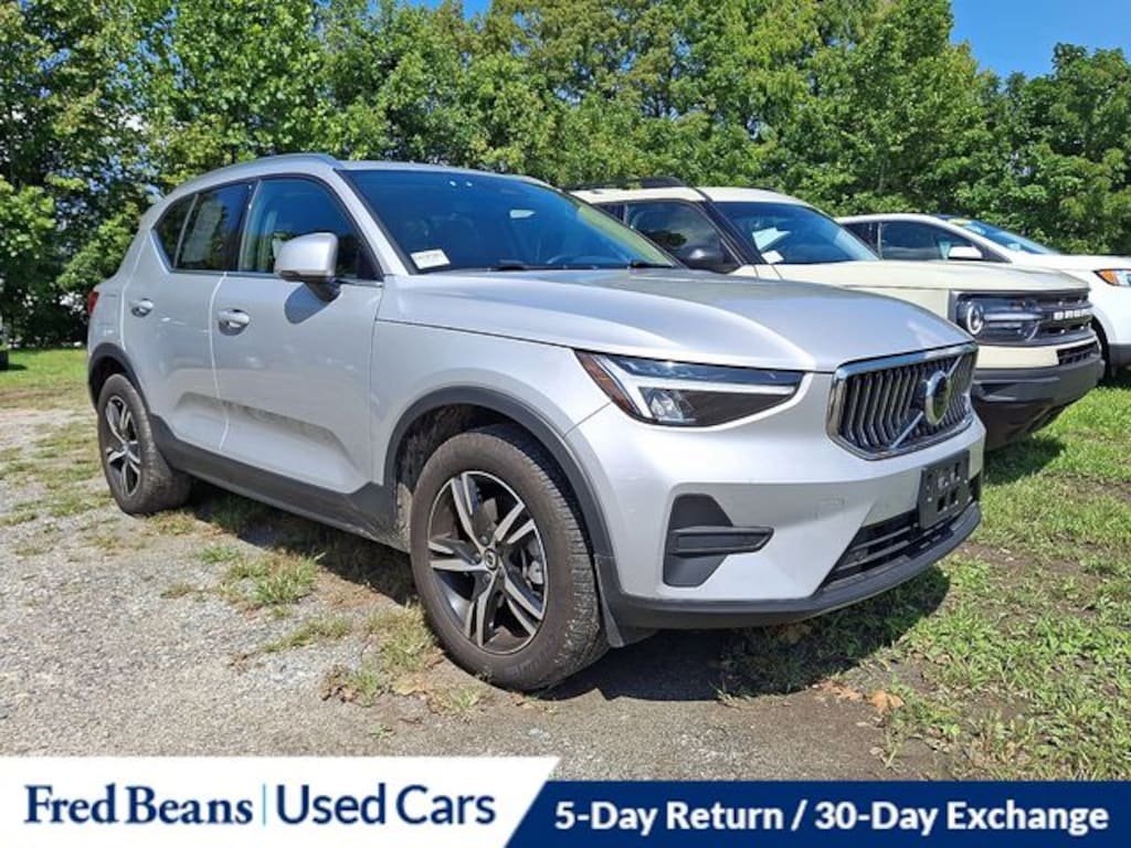 Used 2025 Volvo XC40 B5 Core SUV