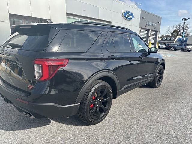 2022 Ford Explorer ST photo 3