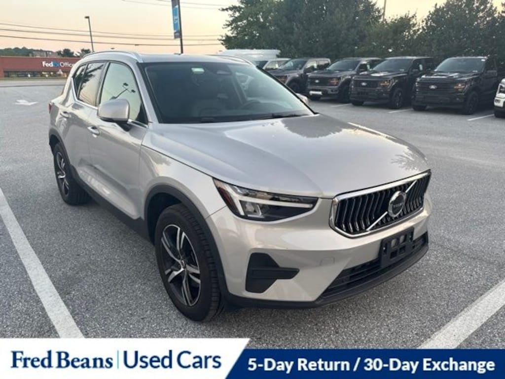 Certified 2025 Volvo XC40 B5 Core SUV