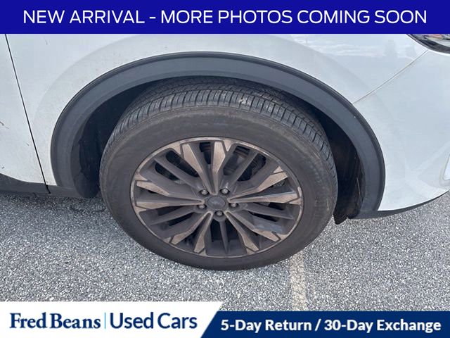 2022 Ford Escape SE photo 2