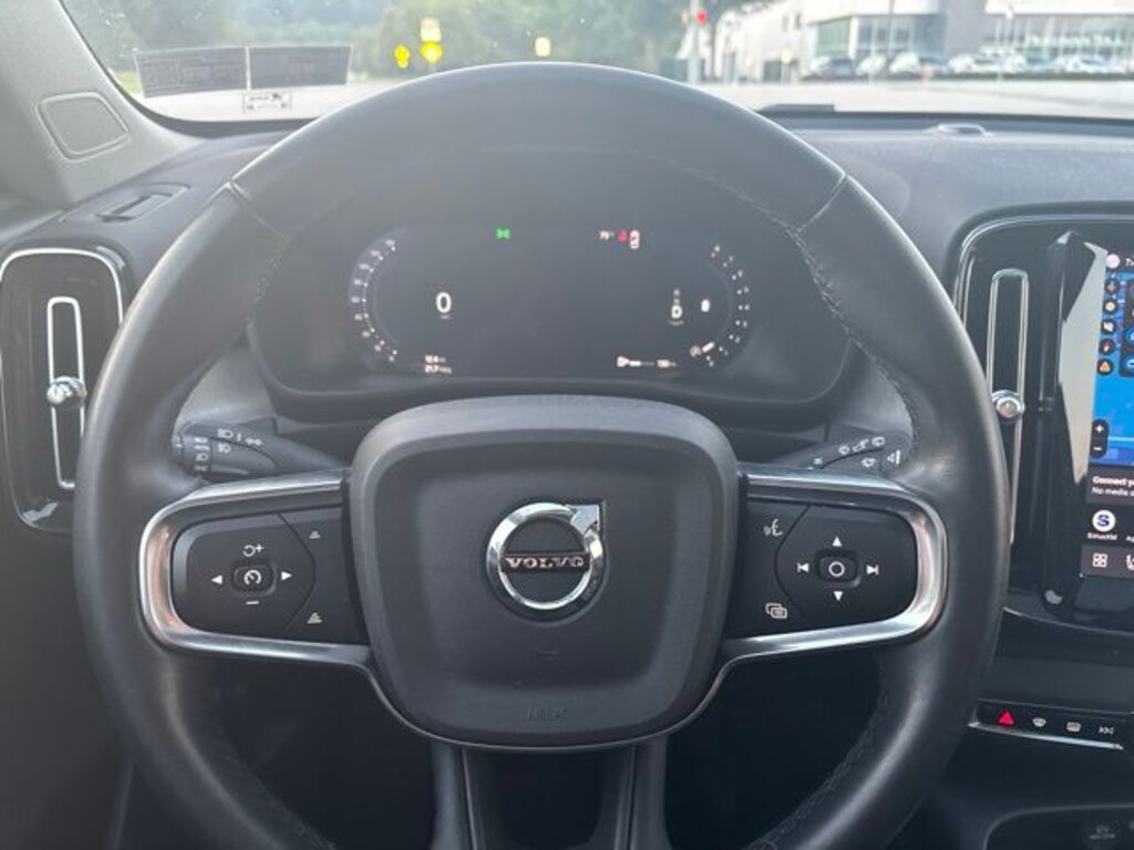 Certified 2025 Volvo XC40 B5 Core SUV
