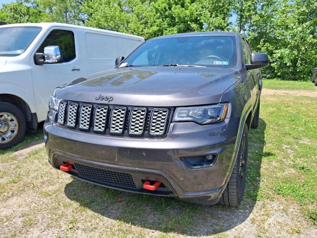 Certified 2017 Jeep Grand Cherokee Altitude SUV