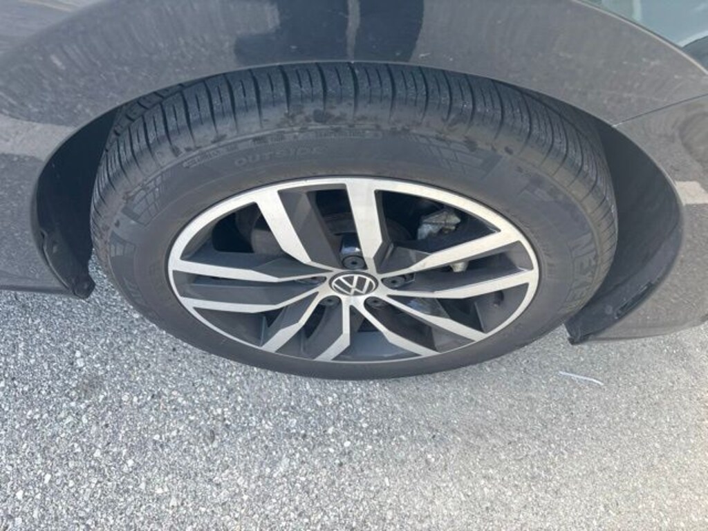 Certified 2025 Volkswagen Jetta 1.5T SE Sedan