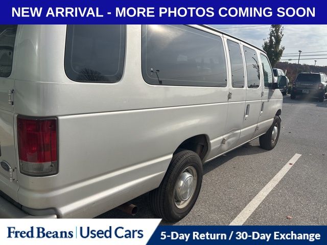 2006 Ford E-350 photo 3