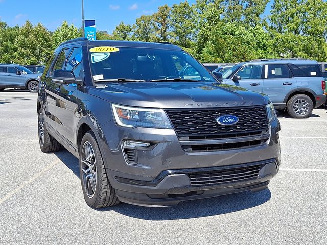 2019 Ford Explorer Sport photo 2
