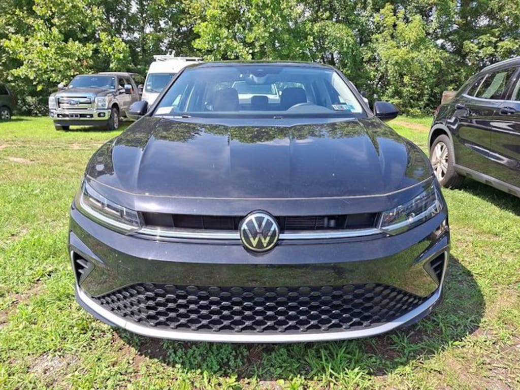 Certified 2025 Volkswagen Jetta 1.5T SE Sedan