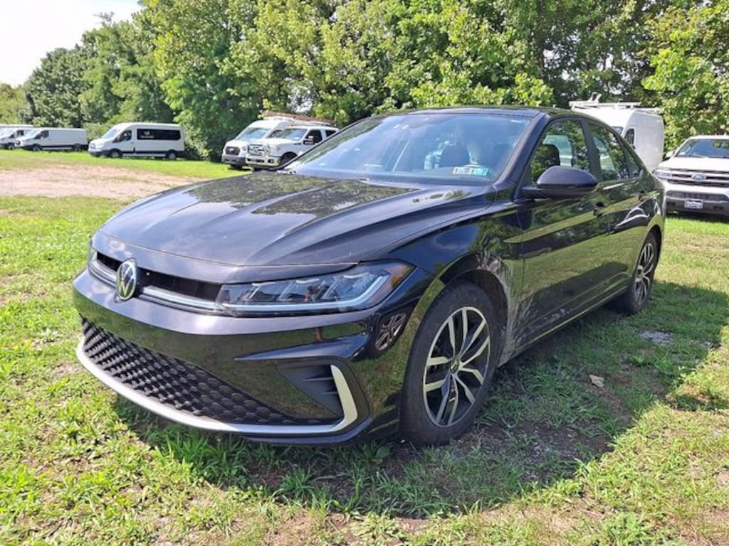 Certified 2025 Volkswagen Jetta 1.5T SE Sedan