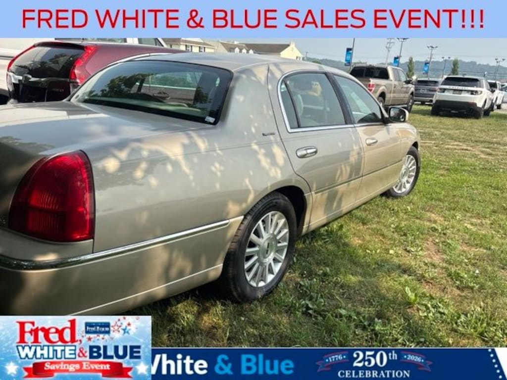 Used 2004 Lincoln Town Car Signature Sedan