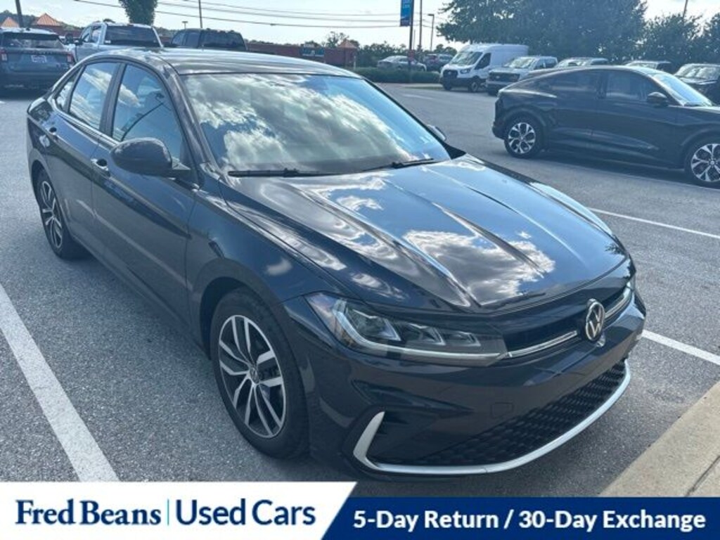 Certified 2025 Volkswagen Jetta 1.5T SE Sedan