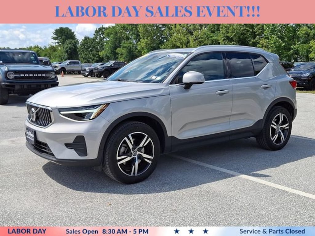 Used 2025 Volvo XC40 B5 Core SUV