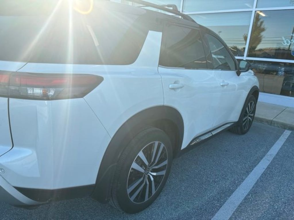 Used 2024 Nissan Pathfinder Platinum SUV