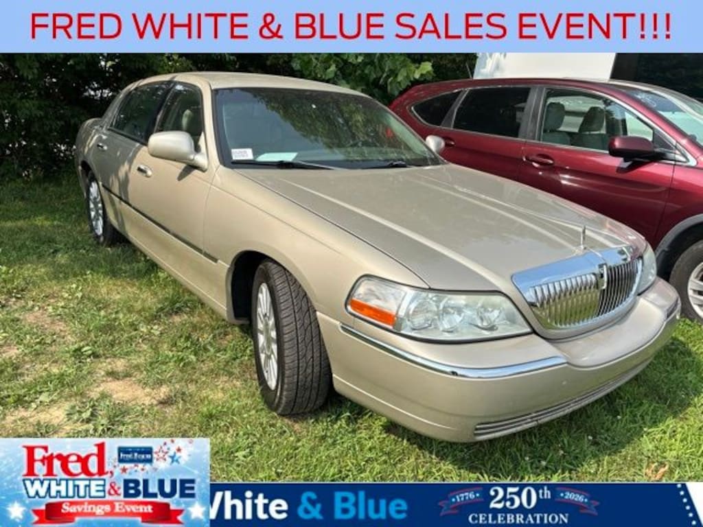 Used 2004 Lincoln Town Car Signature Sedan