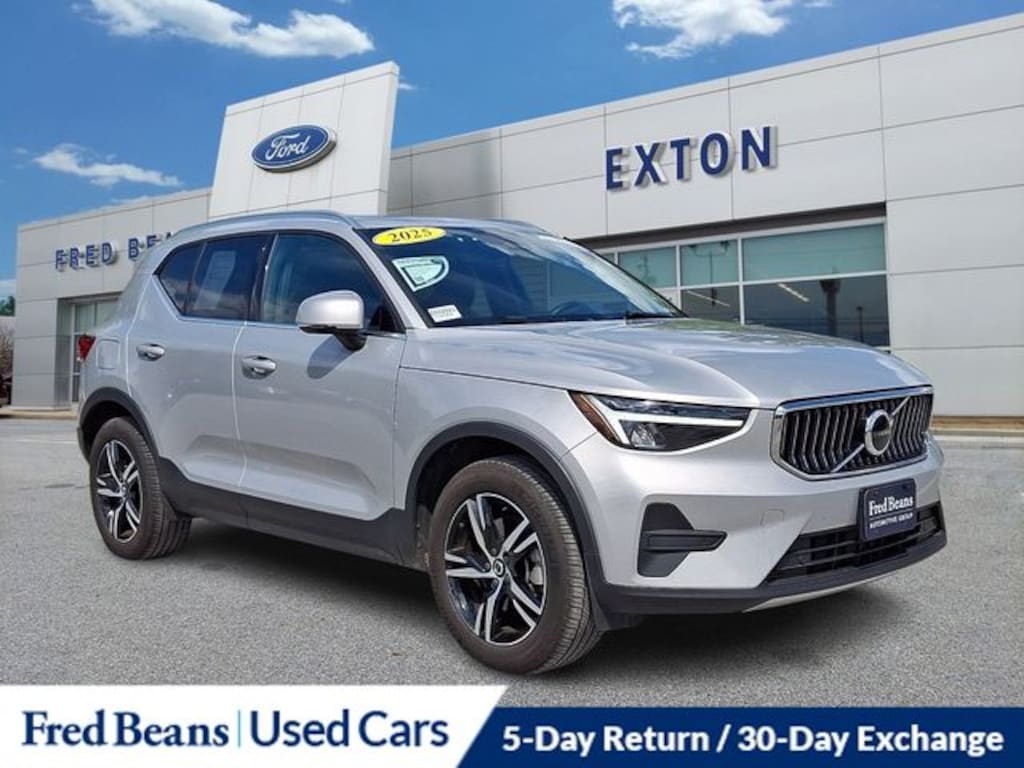 Used 2025 Volvo XC40 B5 Core SUV
