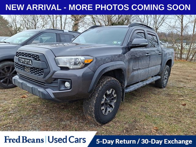 2019 Toyota Tacoma TRD Off-Road photo 2