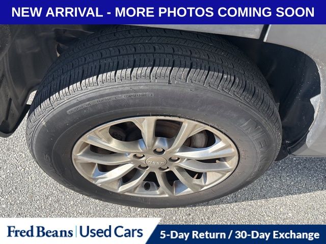 2019 Jeep Cherokee Latitude photo 2