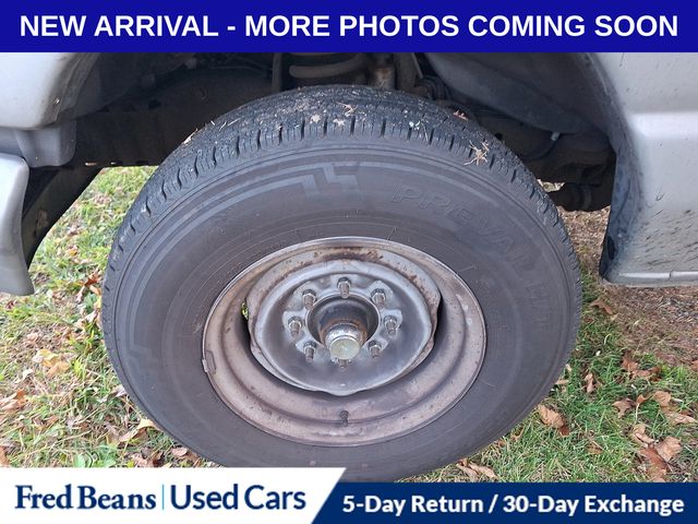 2006 Ford E-350 photo 3