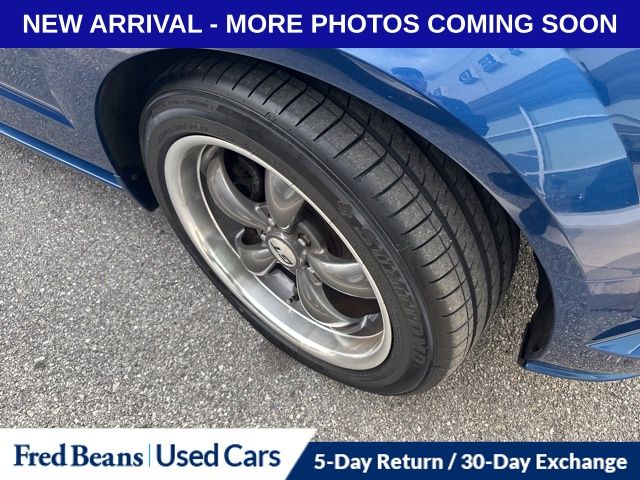 2006 Ford Mustang GT Deluxe photo 2