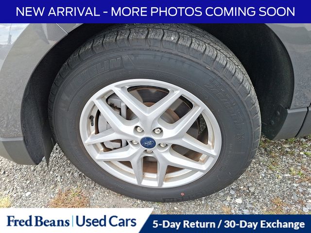2022 Ford Edge SEL photo 4