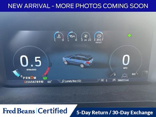 2022 Ford Expedition MAX Platinum photo 2