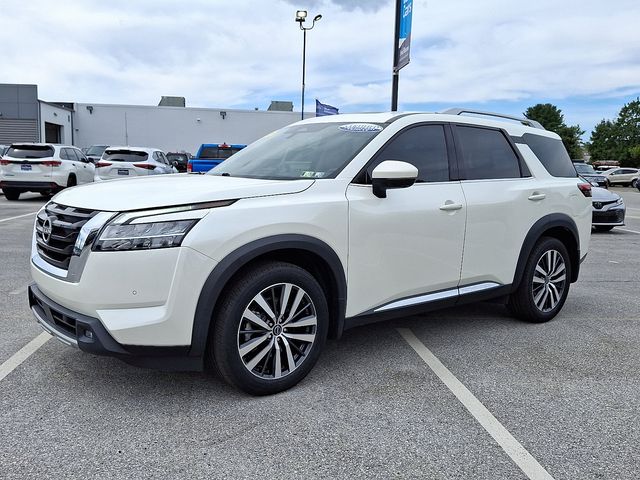 2022 Nissan Pathfinder Platinum photo 3
