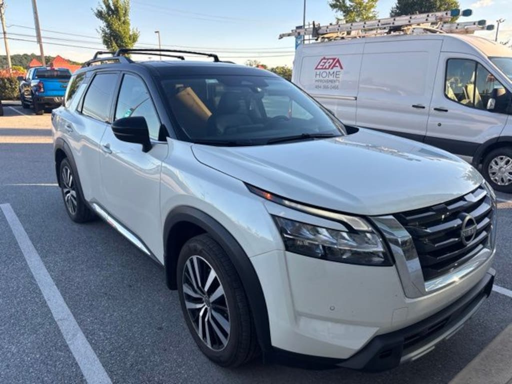 Used 2024 Nissan Pathfinder Platinum SUV
