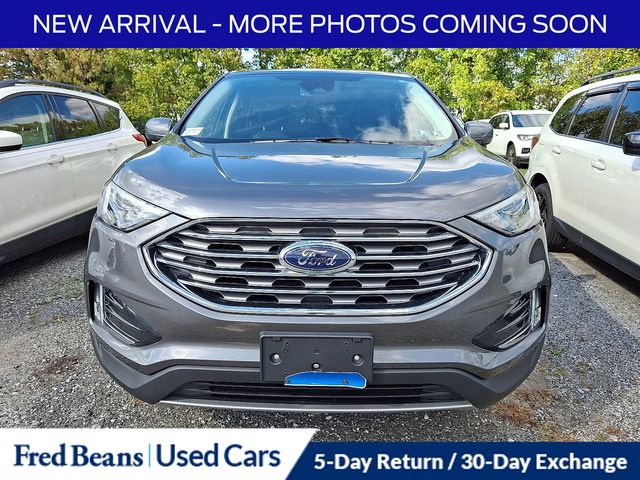 2022 Ford Edge SEL photo 2
