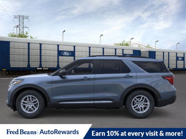 2025 Ford Explorer photo 2