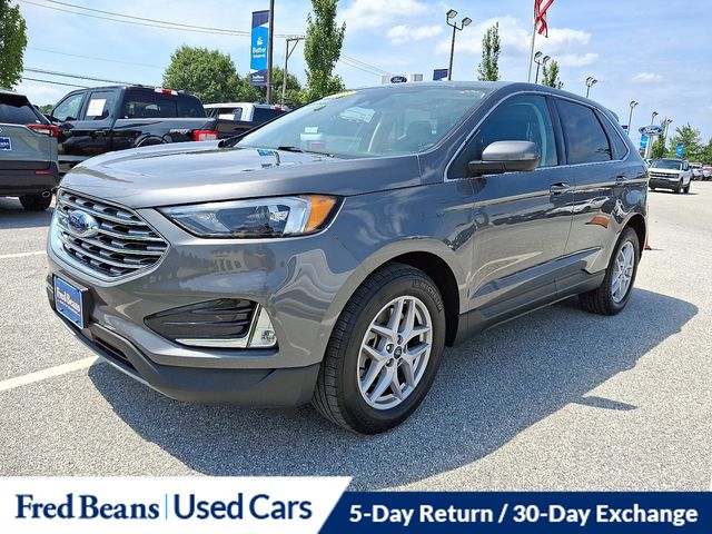 2022 Ford Edge SEL photo 2