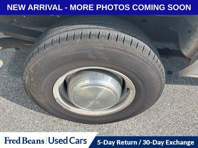 2006 Ford E-350 photo 2