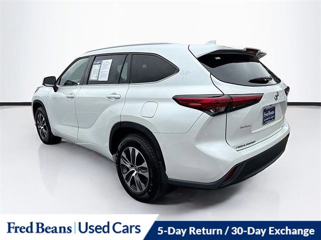 2023 Toyota Highlander XLE photo 3
