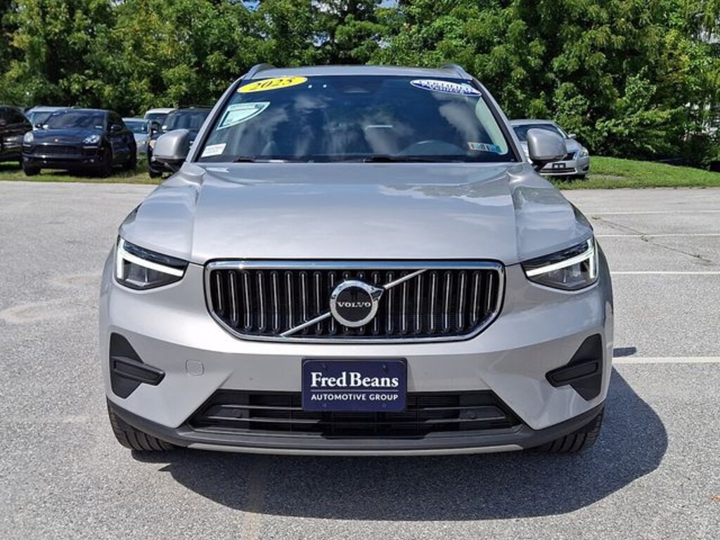 Used 2025 Volvo XC40 B5 Core SUV