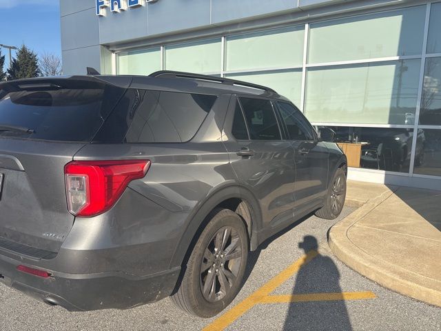 2022 Ford Explorer XLT photo 3